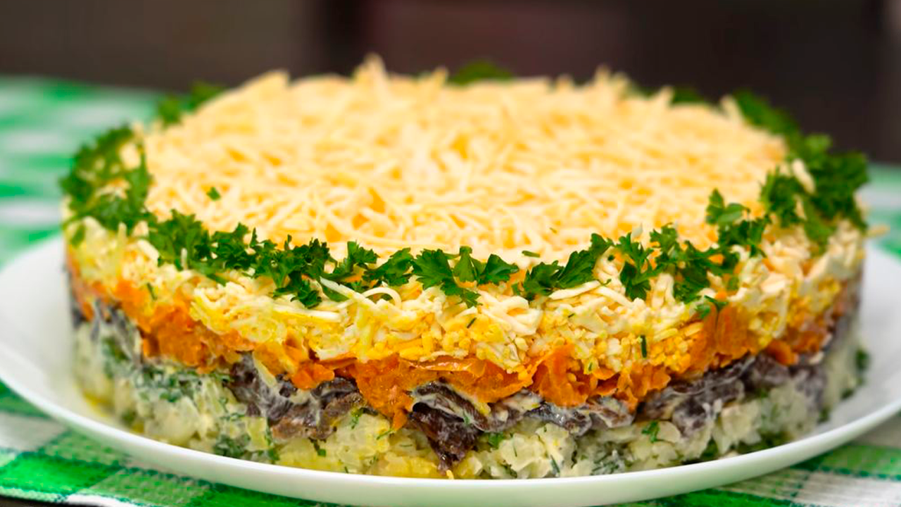 слоёный салат без мяса